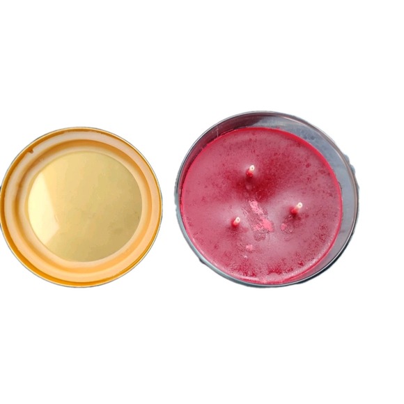 Bath & Body Works Scented Candle Frosted Cranberry White Barn 3 Wick 14.5 oz HTF - Picture 2 of 8